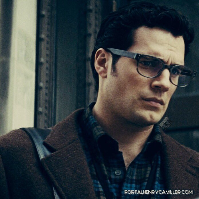 HenryCavillPo's tweet photo. #BigScreenWednesday: #HenryCavill como Clark Kent no filme de 2016 "Batman vs Superman: A Origem da Justiça'. --- #superman #DCEU https://t.co/KZHwXIowdA