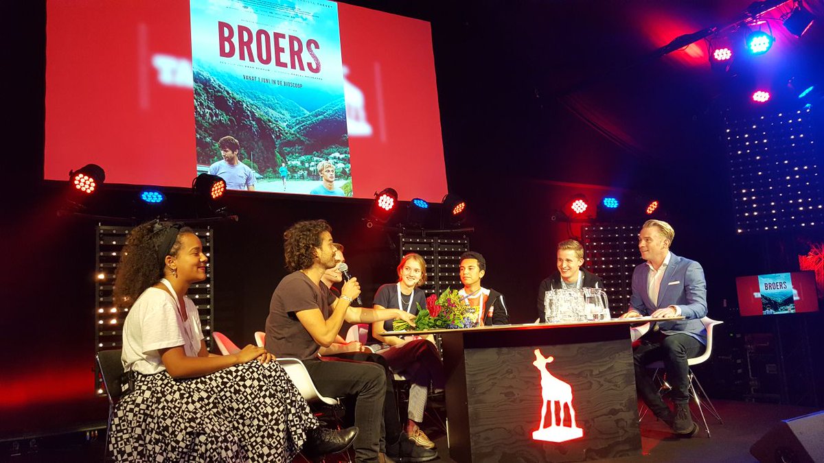 MovieZoneNL's tweet photo. Onze #MovieZoneJury kiest #Broers van @bram_schouw als winnaar van de #MovieZoneAward op @Nedfilmfestival! #bestefilm #jury #award #nff2017 https://t.co/0uo4mJW0jX