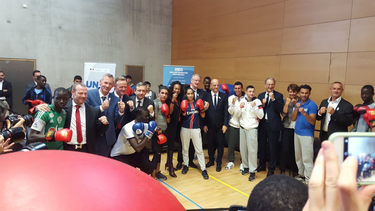 FF_Boxe's tweet photo. Le champion du monde et vice champion olympique @SofianeOumiha présent à la #JNSS2017 🥊 https://t.co/9H7khdO3AF