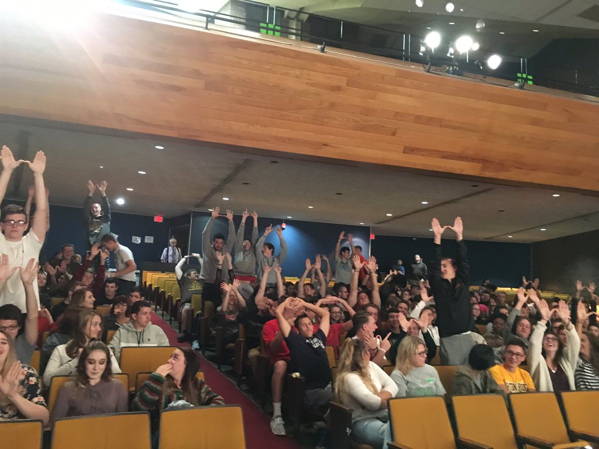 CheapScholar's tweet photo. Great Paying For College presentation at Kenton Ridge this morning! Lots of future @Wittenberg Tigers in this group! https://t.co/ISjBTww8C3