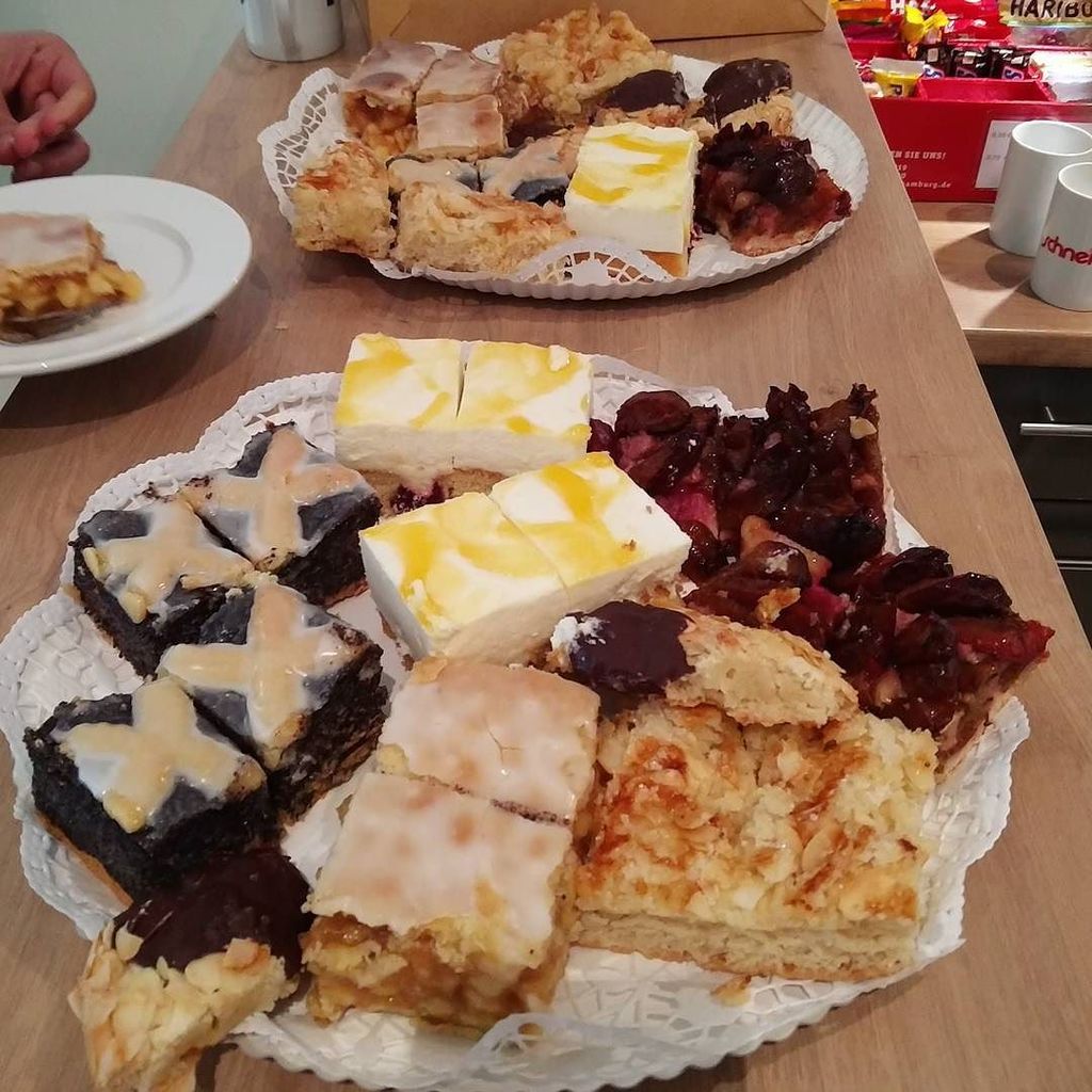 Shadowelf's tweet photo. Erfolgreiches Softwareupdate und es gibt Kuchen!!! :D #ReleaseTheCaken #Kuchenmagnet™ #Haven5 #OfficeLife https://t.co/1Z8ALLiRbc https://t.co/XWCQ2xgCJ4