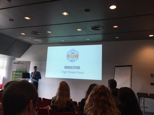 VitagoraGNS's tweet photo. Au @ProteinSummit, la moitié de la salle reconnaît manger des insectes!! cc @Jimini_s https://t.co/6bYJh6denN