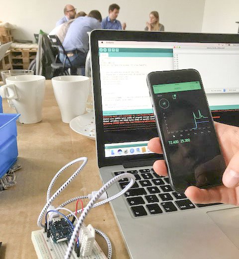 VDMAonline's tweet photo. Digital Innovation Workshop bei @WATTxBerlin hands on training: Sensor über Handy auslesen in 2Std gelernt #VDMAFB https://t.co/9SD02ja6bl