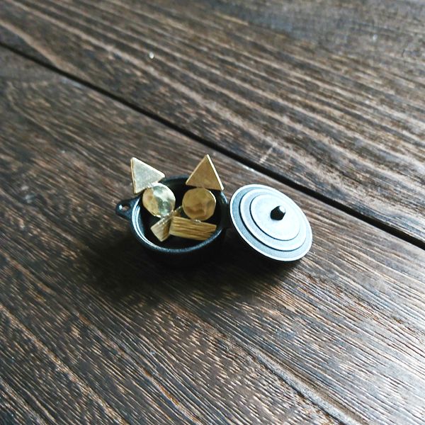 Minne ミンネ Ar Twitter おでんがおいしい季節になってた今おすすめな おでんモチーフのピアスです 真鍮板でつくられたおでんの 三角 丸 四角にはそれぞれ異なったテクスチャが施されています 加工の違いを楽しめる一品です Minneおすすめ作品 T