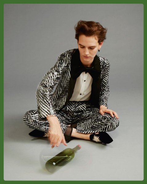 BoutiqueMags's tweet photo. "Make sure to tell them that their wine is too exceptional for the assembled group" - @tankmagazine #ThePartyIssue.. https://t.co/iAoUioD035 https://t.co/SEI3pzMcHg