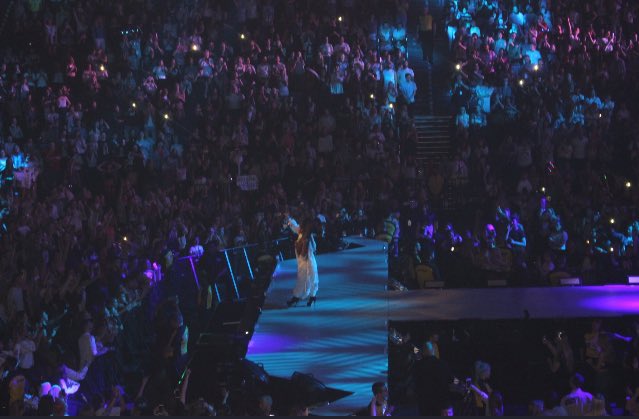 rocknariana's tweet photo. THE👏🏻DANGEROUS👏🏻 WOMAN👏🏻TOUR👏🏻 https://t.co/7hryAjAG3O