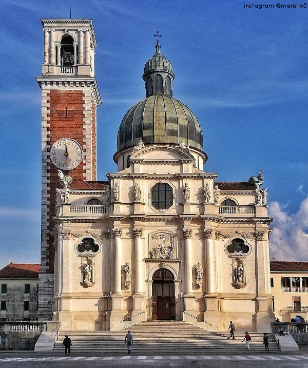 TurismoVeneto's tweet photo. Il più importante riferimento religioso del vicentino: Il Santuario della Madonna di #MonteBerico #Vicenza https://t.co/uuTAi9uGAX #Visitveneto https://t.co/JUbMmJ0YJs