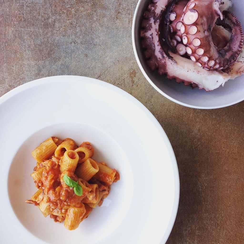 AriannaRogina's tweet photo. Mezze maniche al ragù di polpo 😋 su consiglio di Maura #pasta #ragu #polpo #pomodoro #firstcourse #italy #italianf… https://t.co/Yf1K6c2tKu https://t.co/XCp4a59NXt