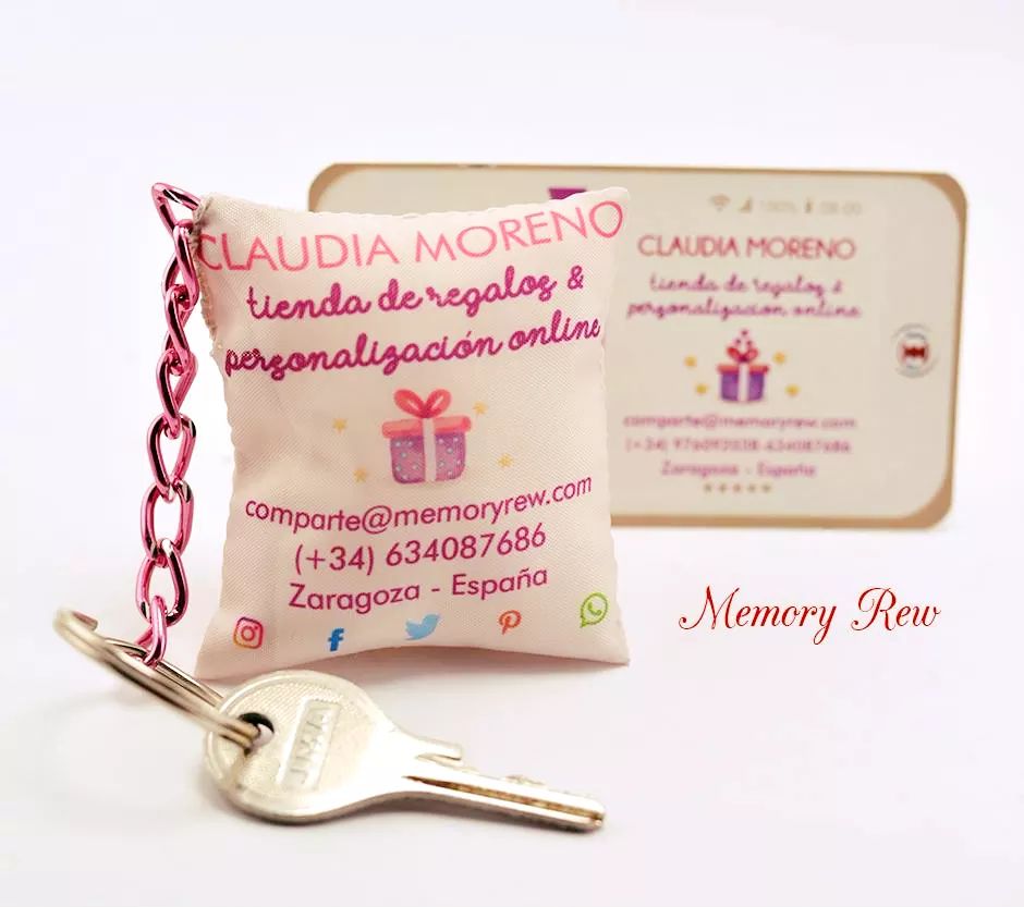 MemoryRew's tweet photo. Una forma diferente😀de presentar tu tarjeta de visita💼Llavero cojín personalizado. ¡Atrévete!😍 #MemoryRew #Llavero #Tarjetavisita #Zaragoza https://t.co/6E14TBIvpw