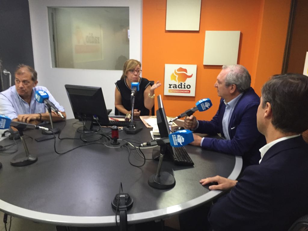 Feelcapital's tweet photo. "@Feelcapital no toca el dinero de sus clientes, solo les asesoramos para que tengan lo que realmente necesitan",@AntonioBanda_ #RoboAdivsor https://t.co/nXyBEFvcPm