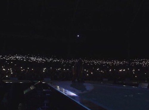 rocknariana's tweet photo. THE👏🏻 DANGEROUS👏🏻 WOMAN👏🏻 TOUR👏🏻 YALL👏🏻 https://t.co/PqJPNOgbT8