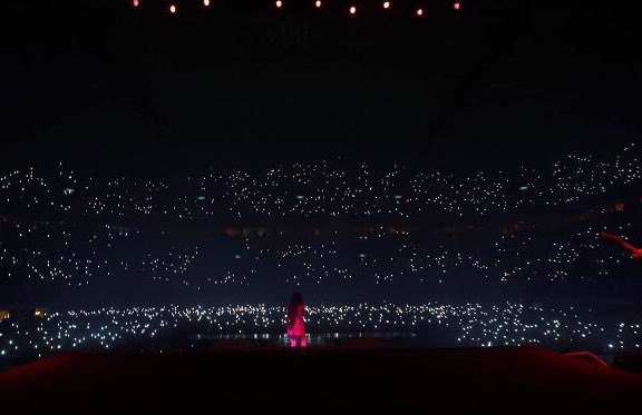 rocknariana's tweet photo. THE👏🏻 DANGEROUS👏🏻 WOMAN👏🏻 TOUR👏🏻 YALL👏🏻 https://t.co/PqJPNOgbT8