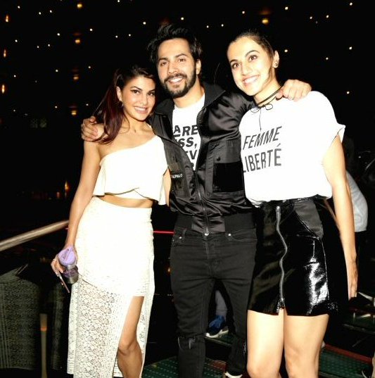 VarunFanBase's tweet photo. [PICS]: @Varun_dvn with @taapsee &amp; @Asli_Jacqueline at #Judwaa2 press meet in New Delhi! https://t.co/dqWTdHczHL