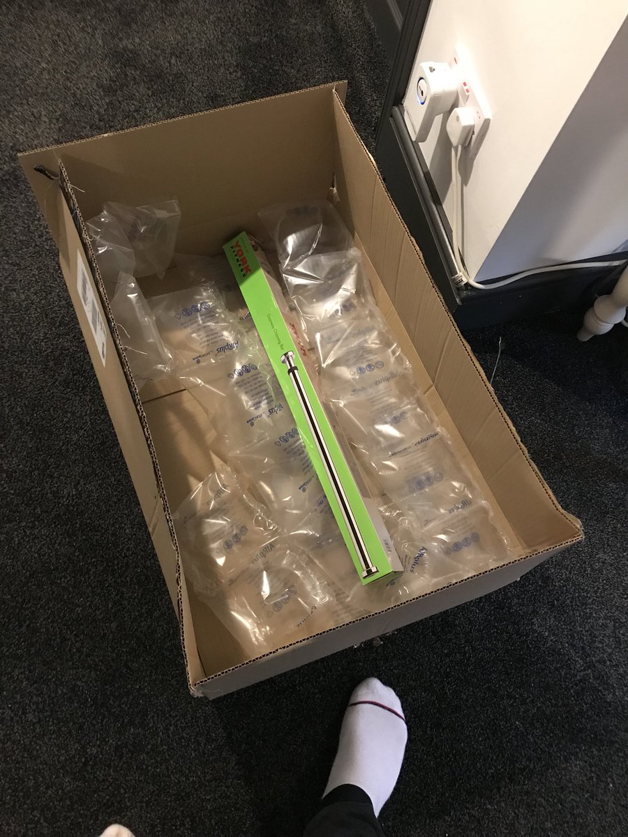 mattbrood's tweet photo. @AmazonUK this much packaging for a chin up bar? It’s a metal bar man! #savetheplanet https://t.co/7YHqID77jW