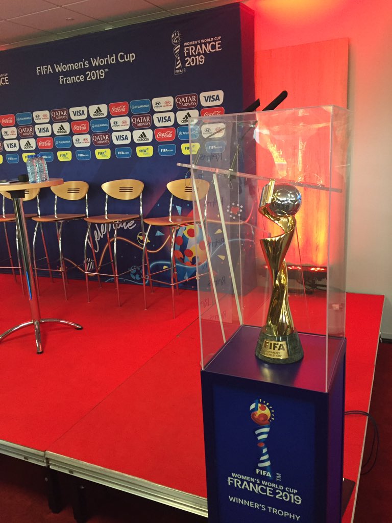 WithYourFans's tweet image. @WithYourFans était présent à la conférence de presse de la @FIFAWWC au stade Delaune. Peut être une future collaboration ? 🤞🏻