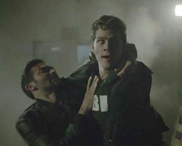 xluvmeharry's tweet image. Co opowiadasz przyjaciołom VS. Co naprawdę się wydarzyło 
#FinałTW #TeenWolf #TeenWolfSeriesFinale