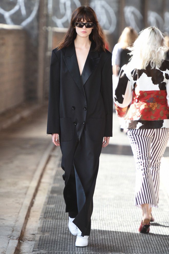 てゆーか裸ジャケットは
女子やったら絶対してた
ヌーブラってやつ付けてみたいし