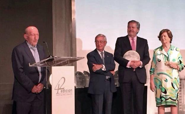🍷 Damos la enhorabuena a A. Fernández @grupopesquera, Premio Nacional de Gastronomía y leyenda viva de la #DORibera ow.ly/52Dl30fsf7x