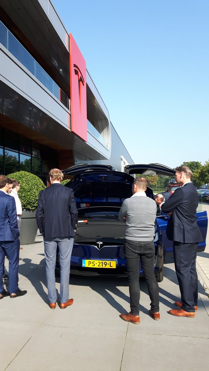 Monique Van Loo tweet media