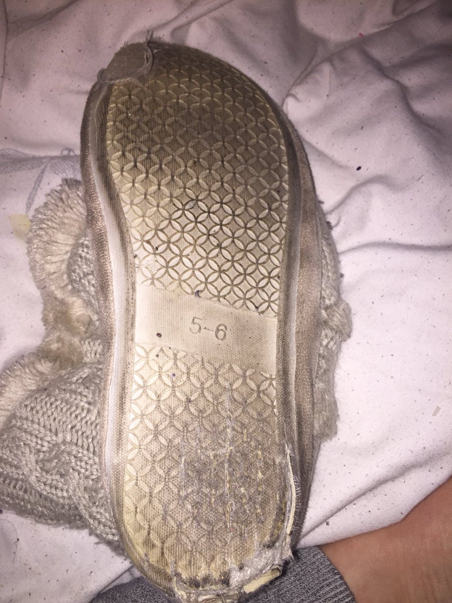 LadyDT_findom's tweet photo. ⭕️⭕️Trashed Slippers for sale⭕️⭕️

#smellyshoes #shoeworship #shoefetish #shoelove #slippers #sole @RTPiggyy @RTP1G @RTFindomPromo @RT4tat2 https://t.co/ga3enJvyhP