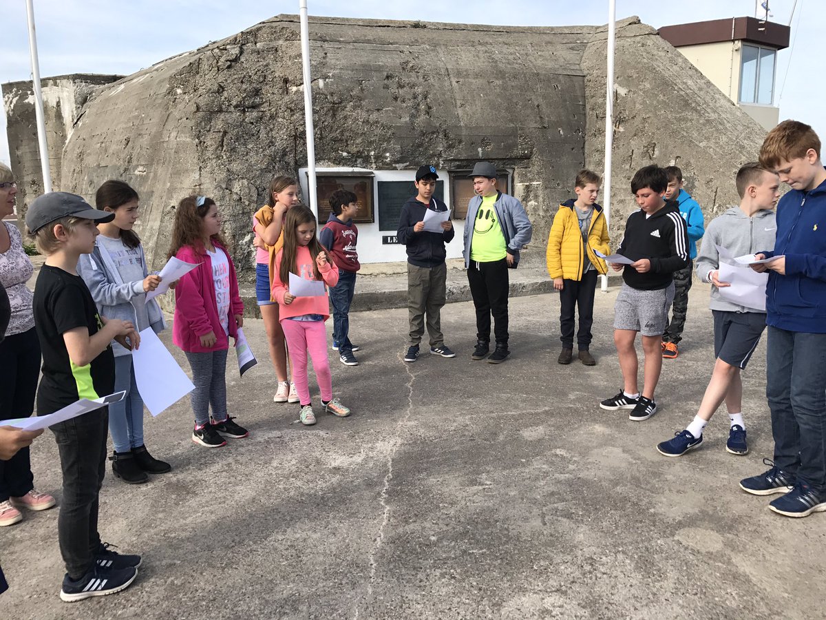 LancingPrepWthg's tweet photo. #TeamNormandy have visited Gold Beach. This is where British soldiers landed on D-Day on 6th June 1944. 🇫🇷🇬🇧🇩🇪🌊 #Normandy2017 https://t.co/MSSljTT67a