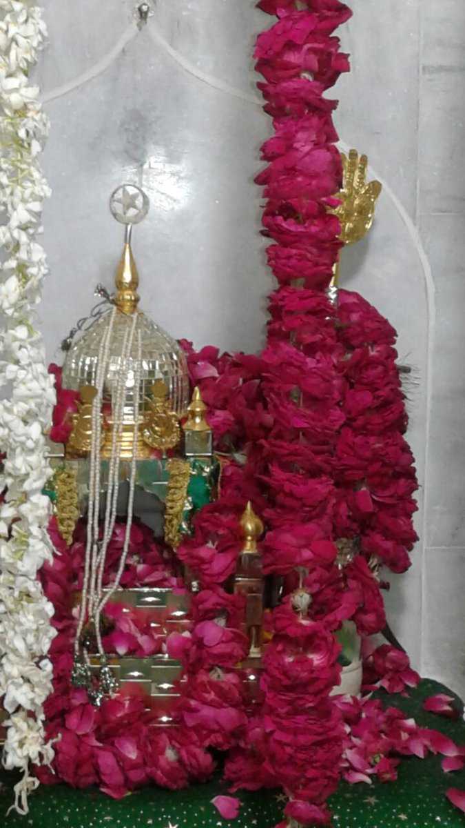 SufiAjmer's tweet photo. Kal ke Shaam-E-Hussein bohoth haseen gayi thi. 🙏
Ajmer Gudri Shahi Khanqah🌷#India #Ajmer #Rajasthan https://t.co/X3GPj2GUag