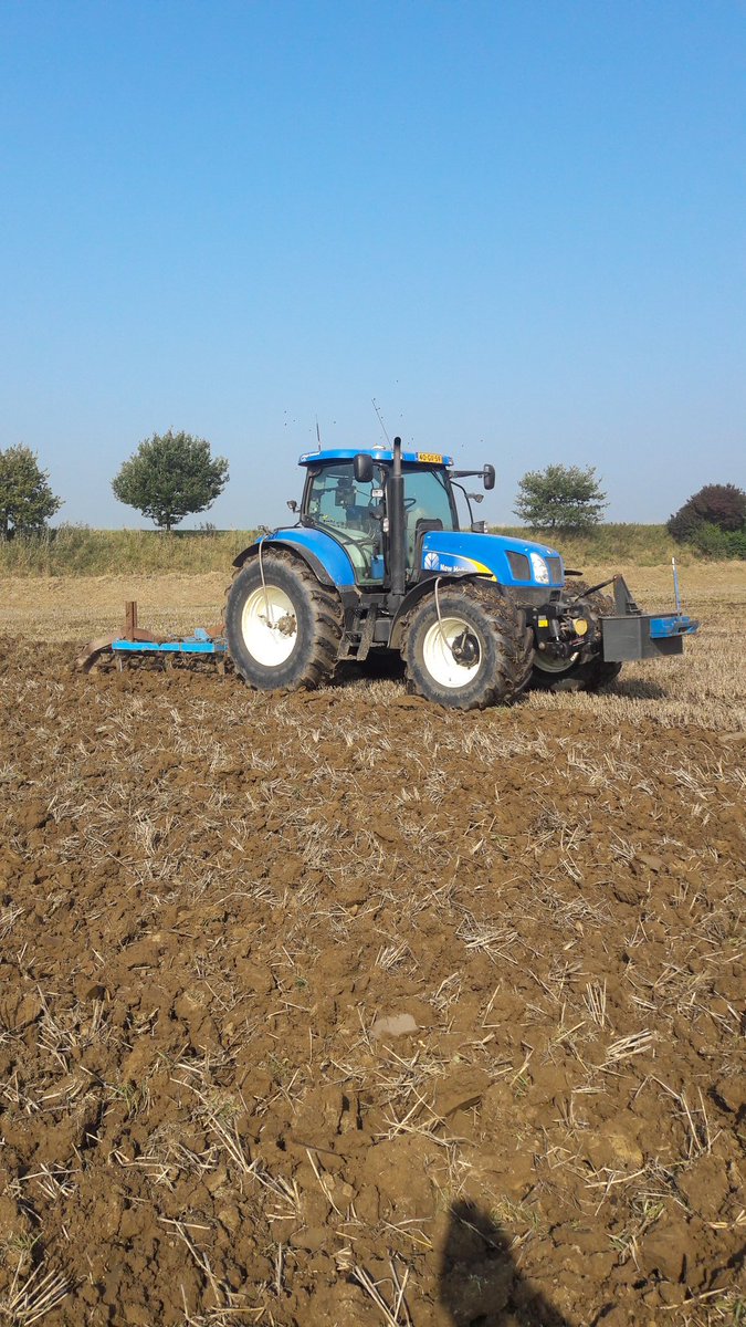 jaccobliek's tweet photo. Dagje champost inwerken #goedbodembeheer #organischestofgehalteopkrikken #t6080 https://t.co/i8c0bcwJN5