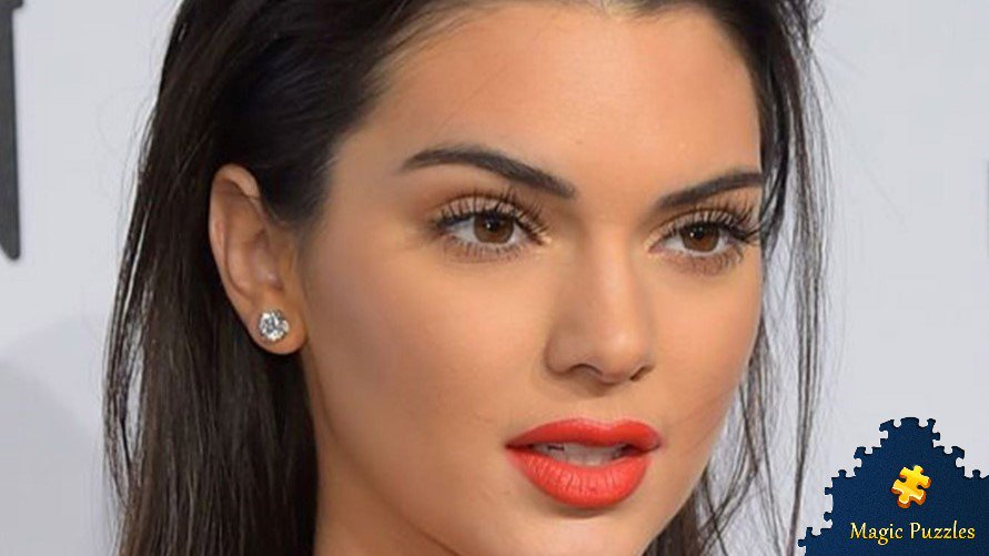 NextDoor11's tweet photo. @NikitaKlaestrup De blå hedder Viagra...Jeg har har hørt det om aborten, Kims...Magic Puzzles. 2017-07-14Kendall Nicole Jenner  (Men hun er da smuk) https://t.co/2Aaw5jr4gn