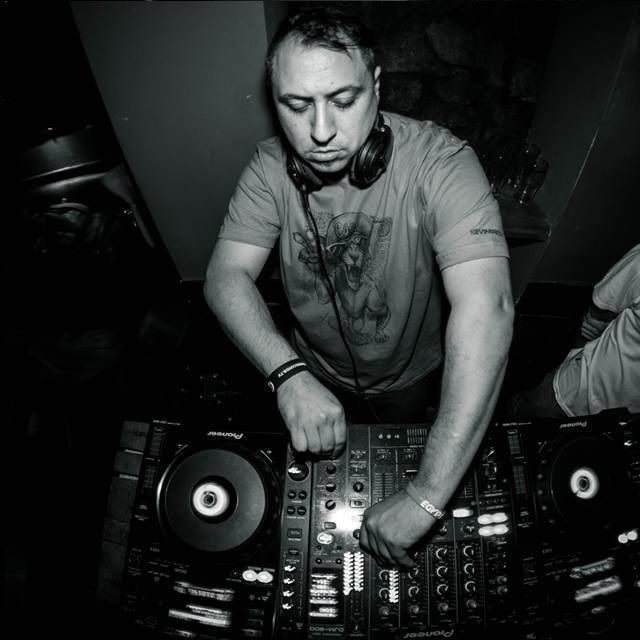 Armadacaptivate's tweet photo. All the way from Argentina, @die_beamrider's 'Far Away' is taking over dancefloor by dancefloor! https://t.co/q0YPJRRYYY https://t.co/yeuEaDYxjs