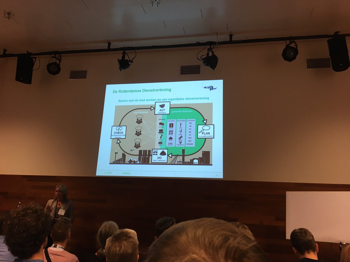 NGunst's tweet photo. Vanuit @mobius_eu aanwezig op het @HeliviewPublic congres #ZGW17. Interessante sessie over #zgw en #dienstverlening door @LucianneBV https://t.co/ztomKepr72