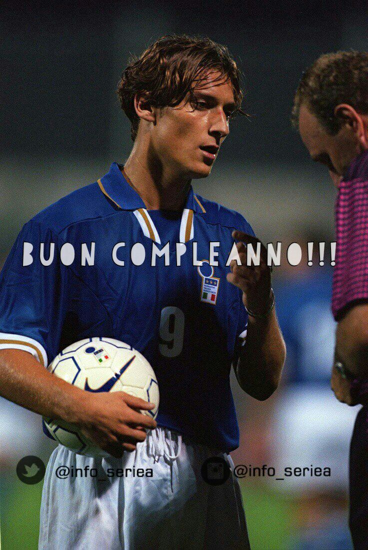 Info_SerieA's tweet photo. Selamat ulangtahun, Totti!!

Kalau disuruh menulis tentang Totti ke dalam 3 kata, apa 3 kata yang akan kalian tulis, froh? 🤔 https://t.co/7AauUKfgtm