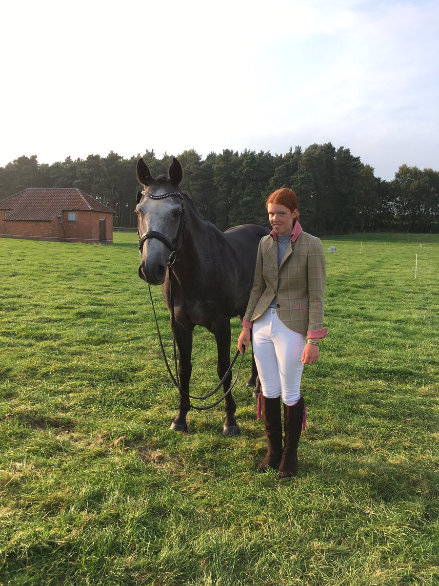 JC_Eventing's tweet photo. @bedeevents Osberton International - Trot up done✔️dressage done✔️#AuchlishieEventing #CarParkPony #cci1* @timothyfoxx @FairfaxFavor https://t.co/SnNO0lrm7u