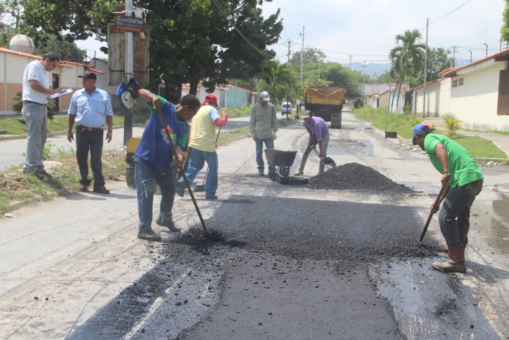 IMFRAVIHPAL's tweet photo. @madrugonazo1 avanzamos con la recuperacion vial de las principales calles y avenidas de Palavecino. https://t.co/piQYYIkmYc