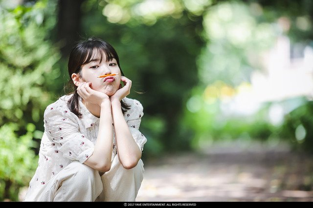 krayjuku's tweet photo. เลาไม่เข้าใจเทอจริงๆเฟฟ!! ปล่อยรูปOFFICIALทั้งที ไฟล์เล็กจนน่าใจหาย #IU #FlowerBookmark2
>>https://t.co/BHLcwbGc6P
>>https://t.co/APNqSo4rWw https://t.co/SYdNe7OOgr