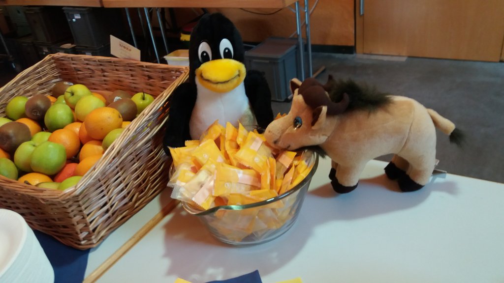 informatik2017's tweet photo. Halbzeit am Tag der Informatik - Hungrig? Unser Catering-Team bietet Ihnen eine tolle Auswahl. Schauen Sie doch 'mal vorbei. #informatik2017 https://t.co/ylsZ15DiZo