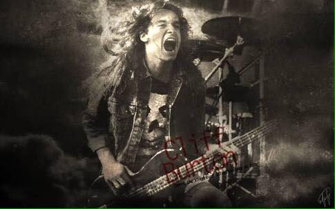 tessquiroga's tweet photo. RIP CLIFF BURTON #legendsneverdie 🤘🏻 https://t.co/hZqVglECF9