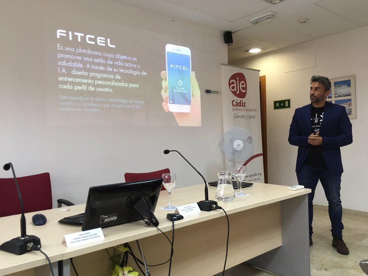 jaime_delbarrio's tweet photo. Juan Anelo de @OmniumLab nos presenta en @AJECADIZ #FITCEL una forma de tener vida activa y saludable gracias a la #InteligenciaArtificial https://t.co/8nBGmgzLWX