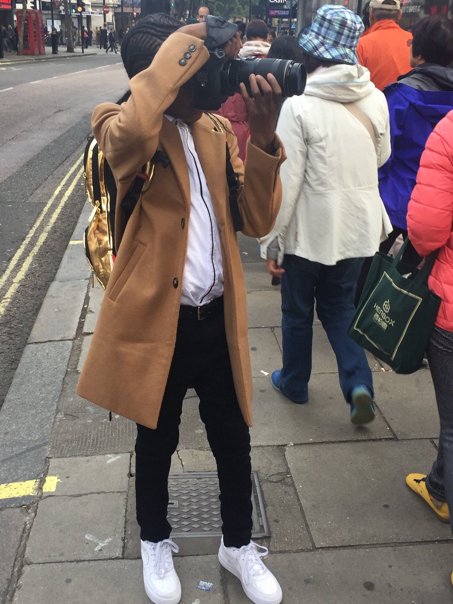 King_Che9's tweet photo. #LFW17 #kingche #ella https://t.co/wXNYr4mxFN
