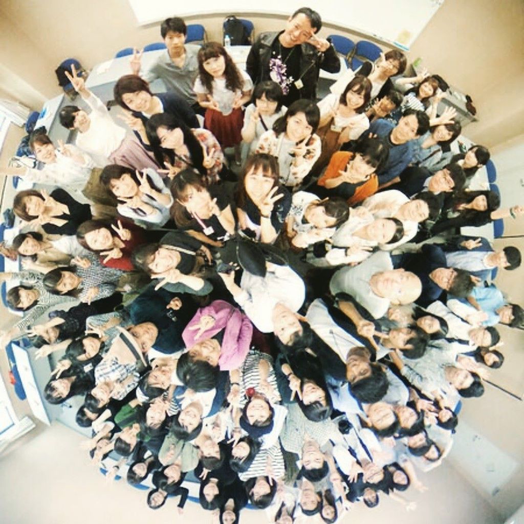 amu_design's tweet photo. 京都大阪滋賀の楽しい写真教室
.
★第18期 作品発表会 ＆ 修了パーティー！
.　
今期最終回は全クラス合同の作品発表会！
全130点の作品が勢揃いしました！
.　
皆、確実に写真の腕と表現力が伸びているのが伺えました。
そしてお互いかなりの刺激になったようです！
.　
感想… https://t.co/GP9A6b5ikU
