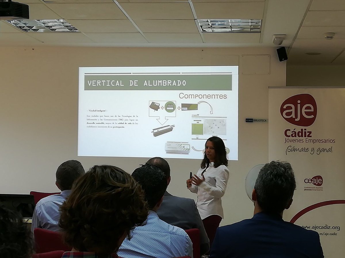 ajecadiz's tweet photo. @manuel__esc @healthybluebits @quironsalud #fitcel @OmniumLab @ASaludDigital @SinapseEnergia @gomezbeser en #AJETractorasSalud 👏👏👏 https://t.co/JjZj9bOKg1