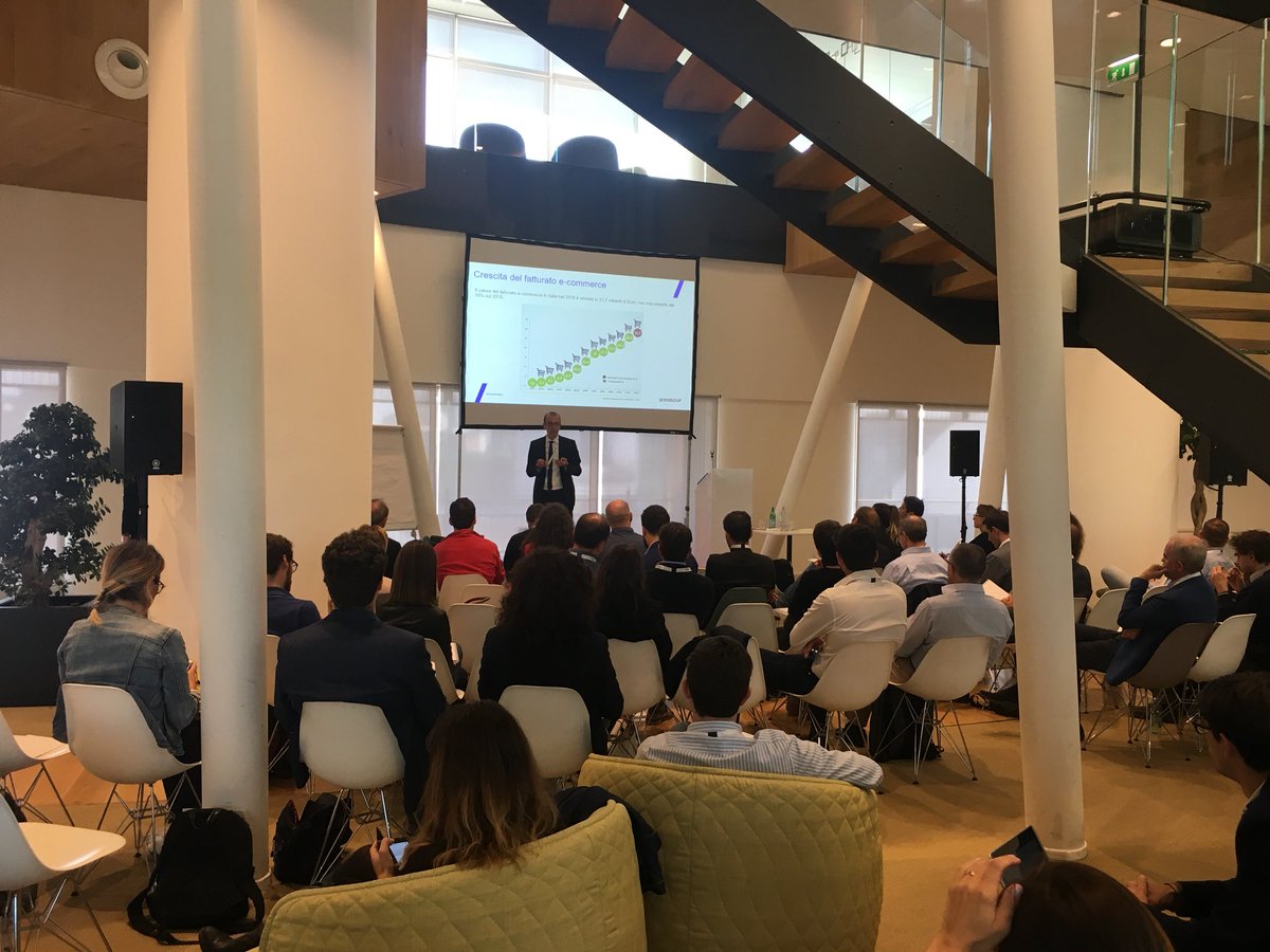 cristianonordio's tweet photo. La mattinata del #gointernational #day2 è stata davvero interessante!
#webmarketing
#ecommerce
#businessSchool 
#Unicredit https://t.co/AbYCmnAdOj