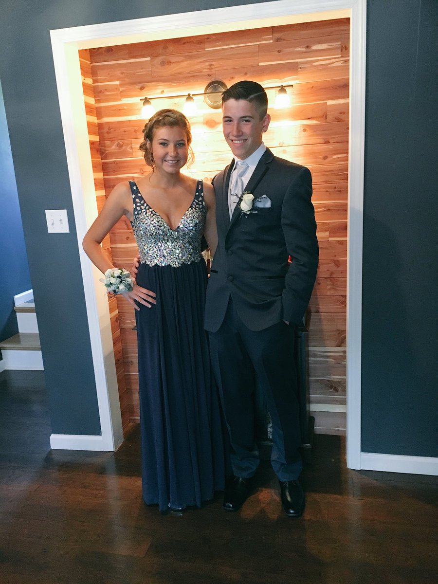 brookewarner081's tweet photo. happy birthday b, thanks for being such a great friend since 3rd grade &amp; never leaving my side!!❤️ don't party too hard :) @btmurrelle00 https://t.co/okh34rrD1L
