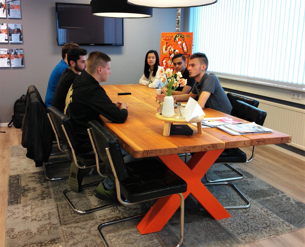 ExtendasNL's tweet image. Vanochtend waren er eerstejaars studenten ICT van @Saxion op bezoek. Een leuke kennismaking met toekomstige ICT'ers. #kennismaken #ICT