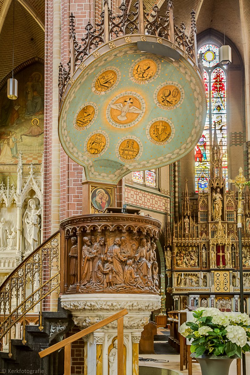 funeraire_acad's tweet photo. Zin in het #uitvaartcongres morgenmiddag? De mooiste stoel is gereserveerd voor een bijzondere (s)preker in de kerk. https://t.co/q8dBKsegb0 https://t.co/ARPevCviMh