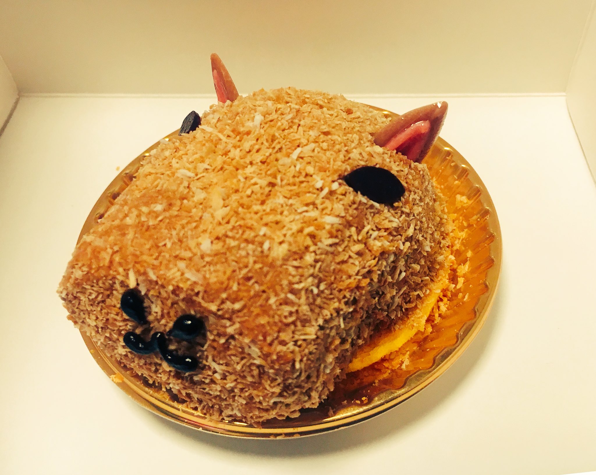 天月 あまつき 今日のやること終わったのでご褒美にカピバラのケーキ 注文するときに カピバラさんのケーキください って さん付けしちゃったら 店員さんも合わせて はい カピバラさんのケーキですね って返されたお恥ずかしい T Co