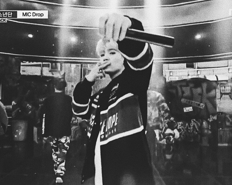 BTSorbit's tweet photo. MIC DROP https://t.co/uL935FnHQf