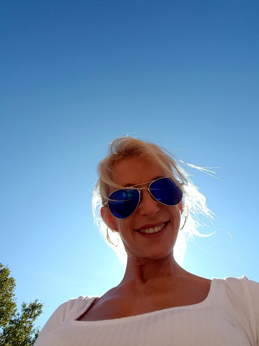 A votre avis je suis ou?? 😎😍 Marina Beaulieu retour de Paris 🗼🎬🎥💞 https://t.co/aG6Z9ijM1m