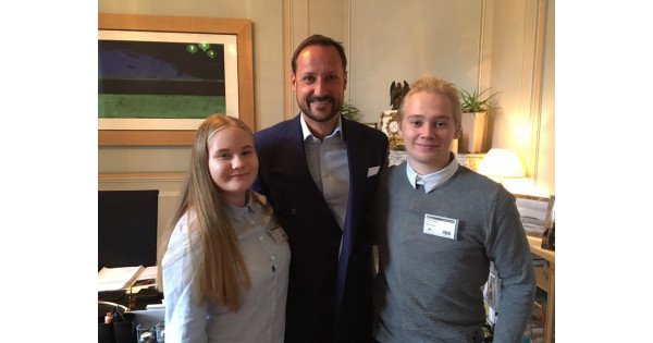 Kronprins Haakon og ungdommene gleder seg til DNB NXT på torsdag! ift.tt/2fQBXm2 >​Hedda Sofie og Jostein på gründerkonferanse me…