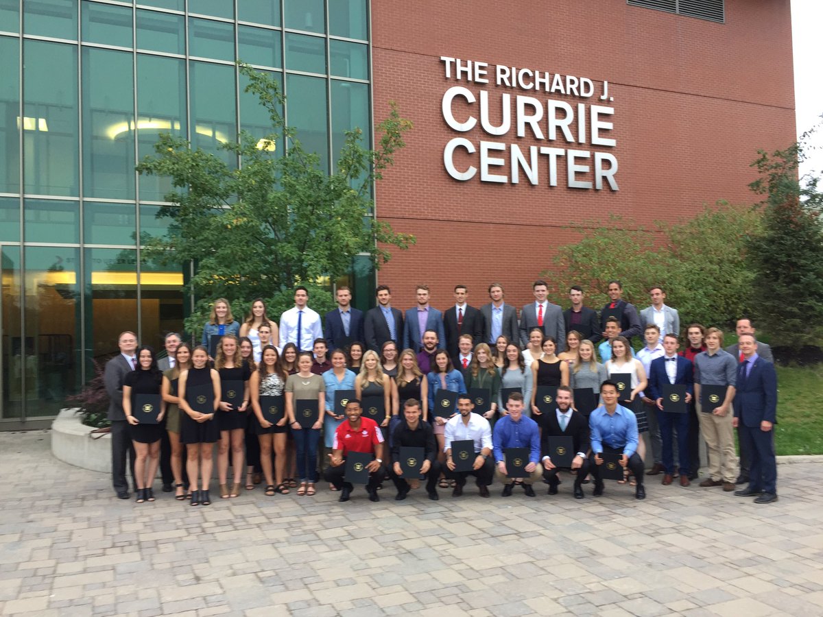UNBAthletics's tweet photo. Congratulations to the 95 student-athletes named 2016-17 @USPORTSca Academic All-Canadians today. 44% of @VarsityReds! #IamVRed https://t.co/TPmFddBrRW