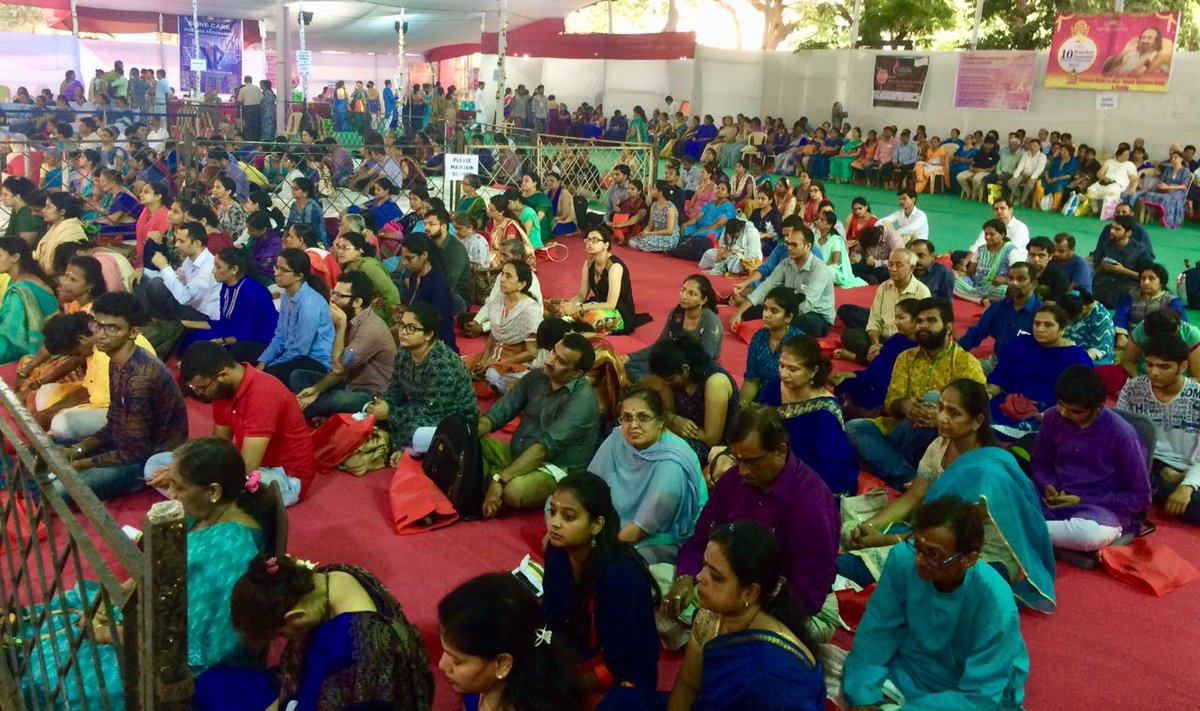 LICGanu's tweet photo. It is believed that Lord Krishna chanted Sri Rudram during the epic war of Kurusheshtra. #DeviRises @SriSri @authoramish https://t.co/opChU5da4t